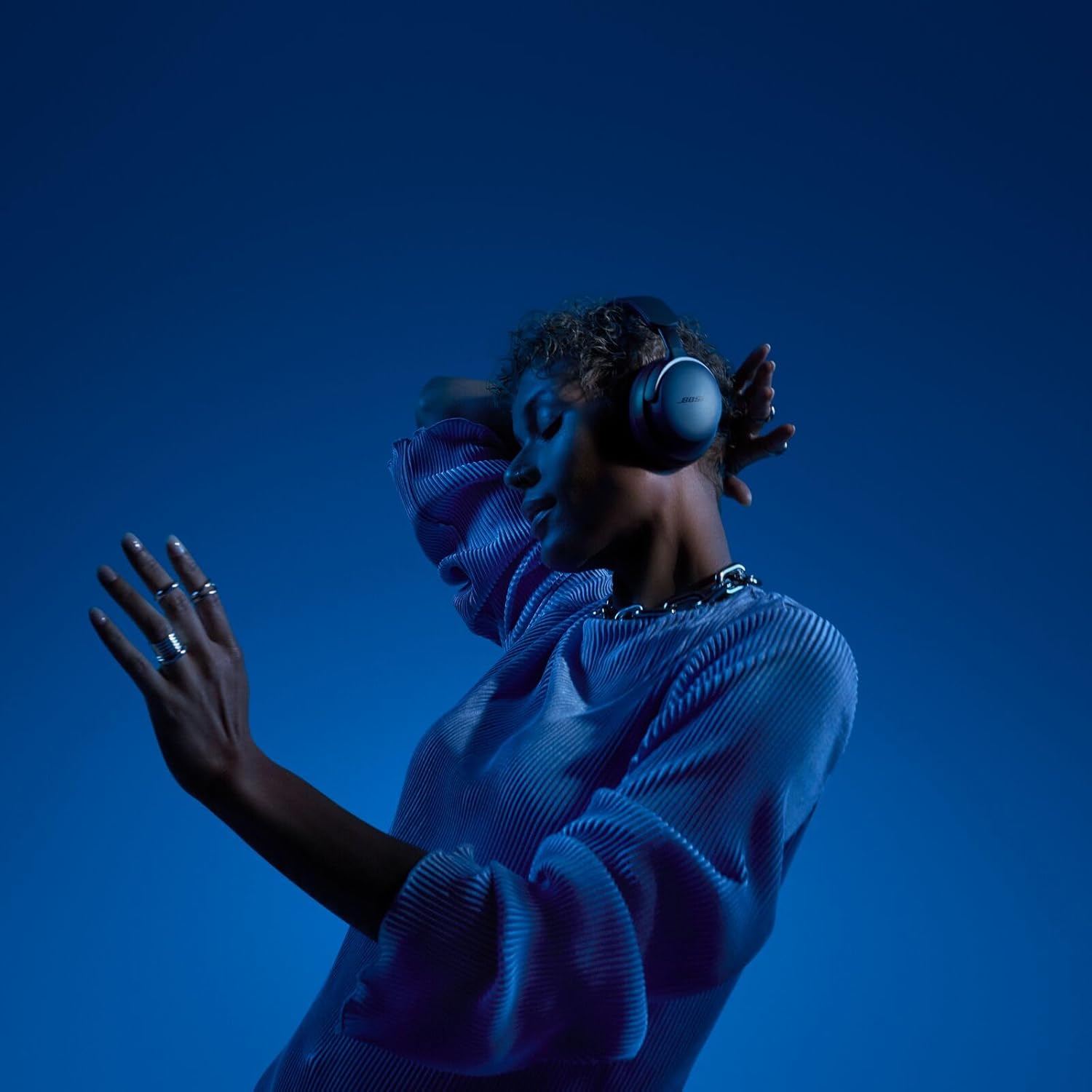 Bose QuietComfort Ultra Słuchawki bezprzewodowe z redukcją szumów i dźwiękiem przestrzennym, słuchawki nauszne z mikrofonem, do 24 godzin pracy na akumulatorze, Czarny