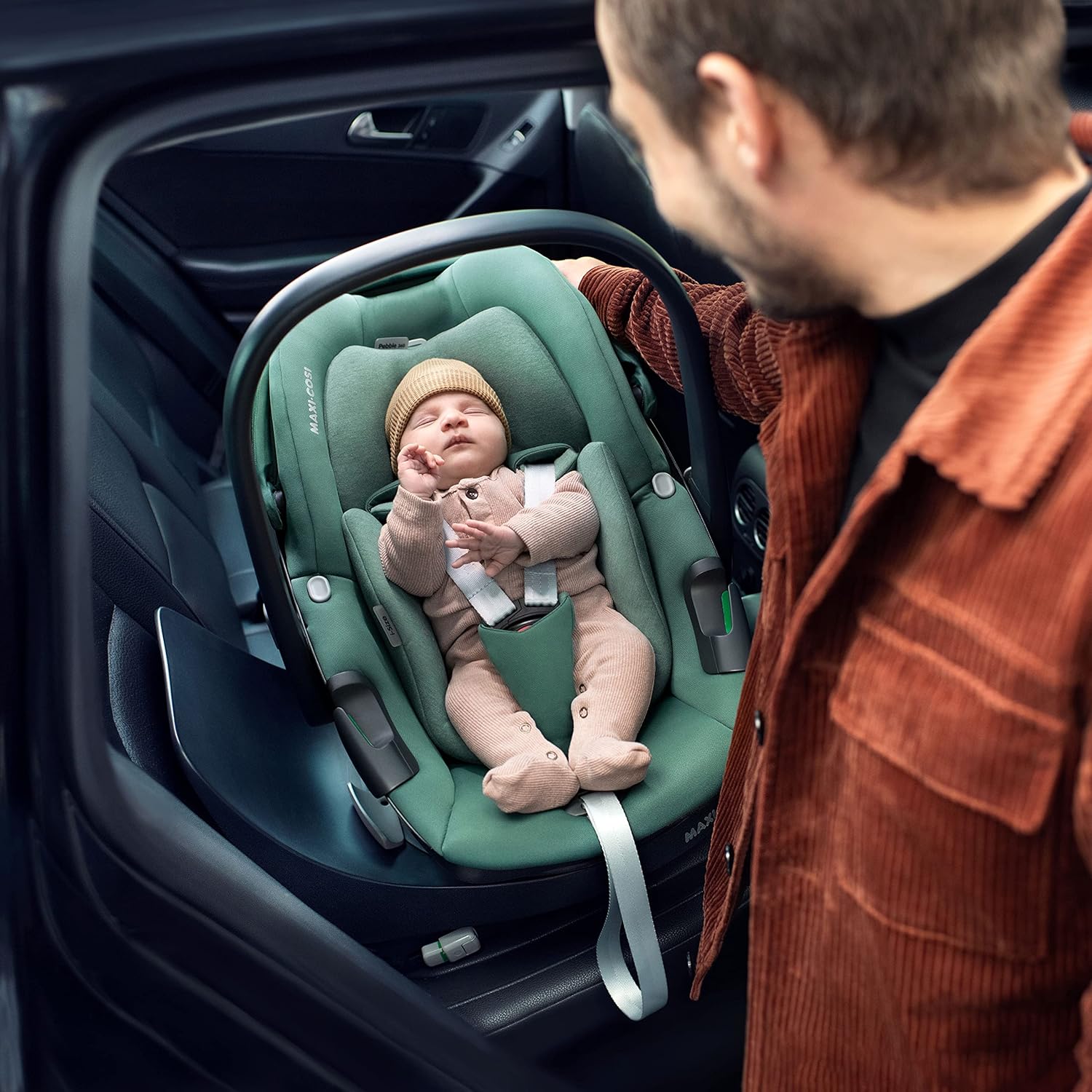 Maxi-Cosi Pearl 360 dla niemowlaka i-Size, Fotelik samochodowy obrotowy 360, od 3 miesięcy do 4 lat (61–105 cm), Obracanie jedną ręką, ClimaFlow, Uprząż z systemem Easy-In, G-CELL, Authentic Graphite