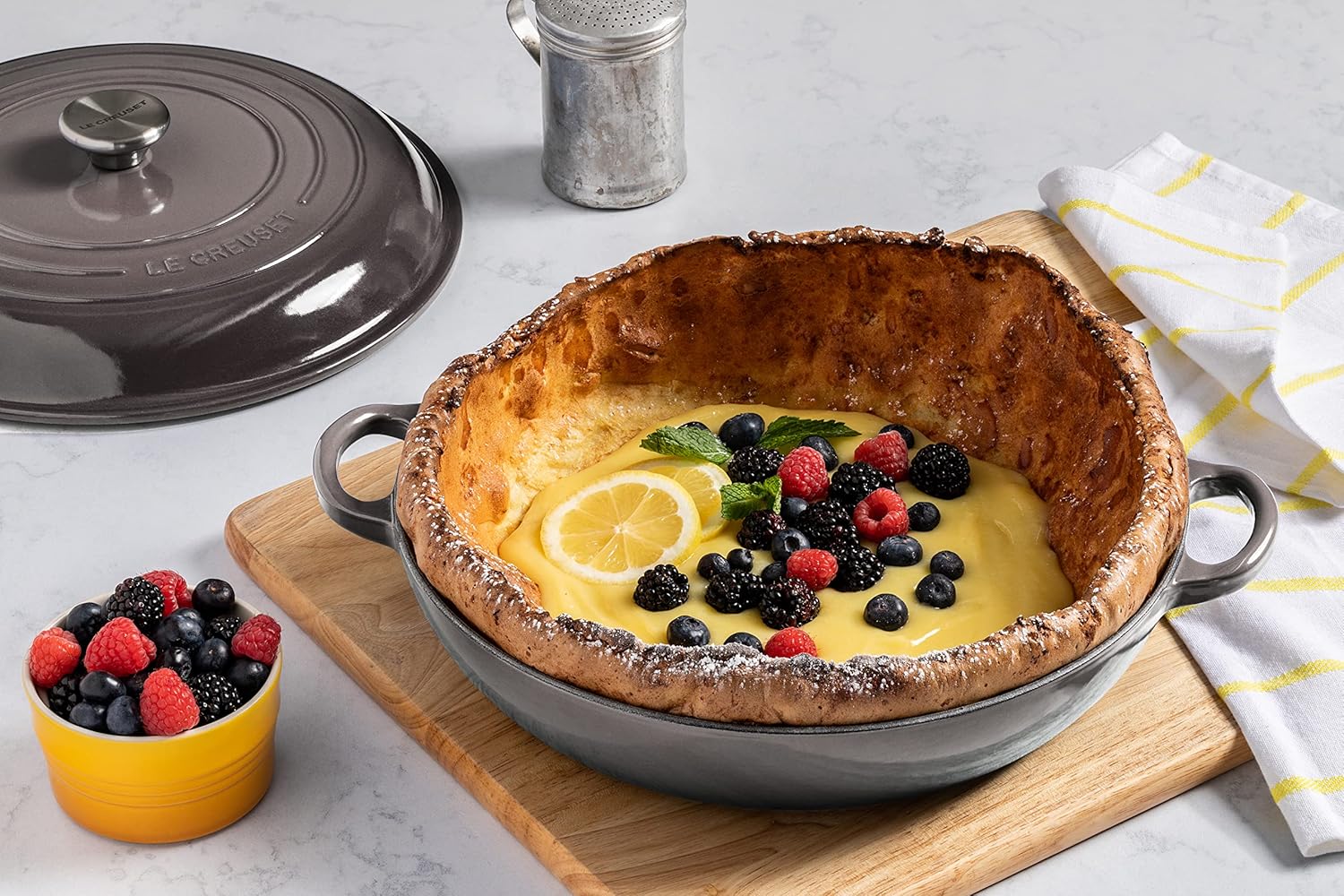 Le Creuset Signature żeliwny garnek Gourmet, okrągły, Ø 30 cm, 3,5 l, do wszystkich rodzajów kuchenek włącznie z indukcyjnymi, 5,55 kg, czerwony piec