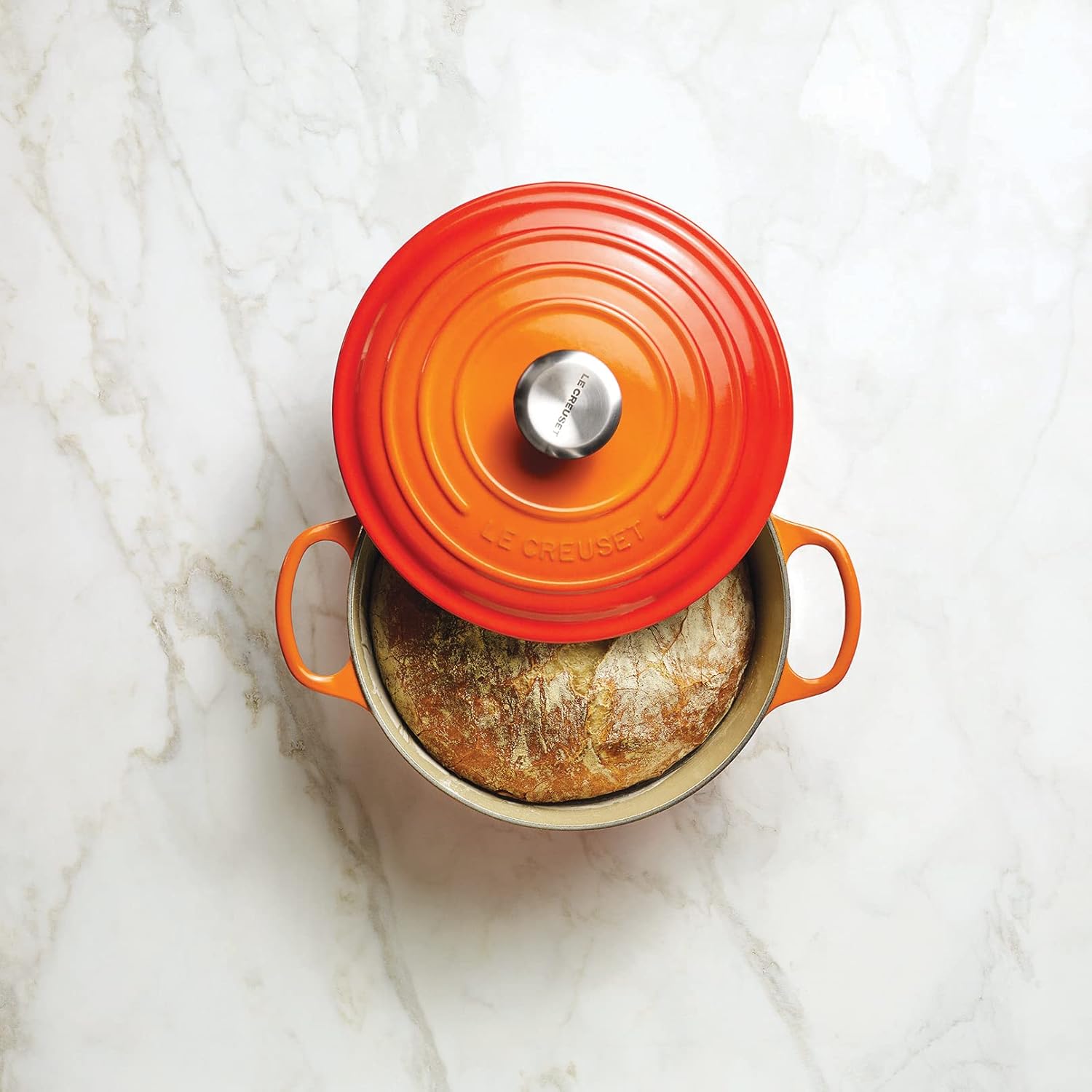 Le Creuset Signature żeliwne naczynie do pieczenia z pokrywką, Ø 26 cm, okrągłe, nadaje się do wszystkich rodzajów kuchenek i kuchenek indukcyjnych, pojemność: 5,3 l, 5,135 kg, kolor czerwony