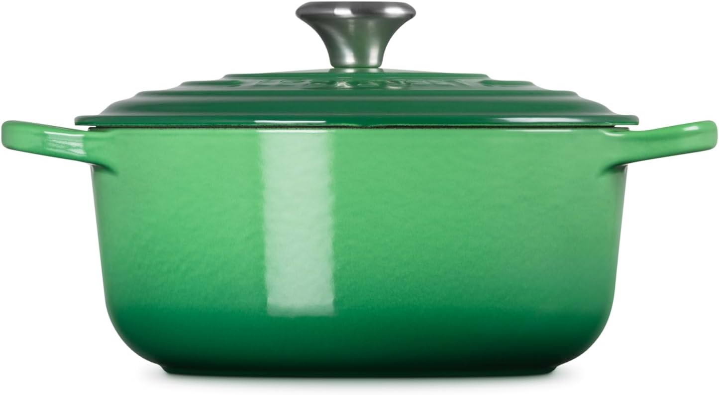 Le Creuset Signature żeliwne naczynie do pieczenia z pokrywką, Ø 26 cm, okrągłe, nadaje się do wszystkich rodzajów kuchenek i kuchenek indukcyjnych, pojemność: 5,3 l, 5,135 kg, kolor czerwony