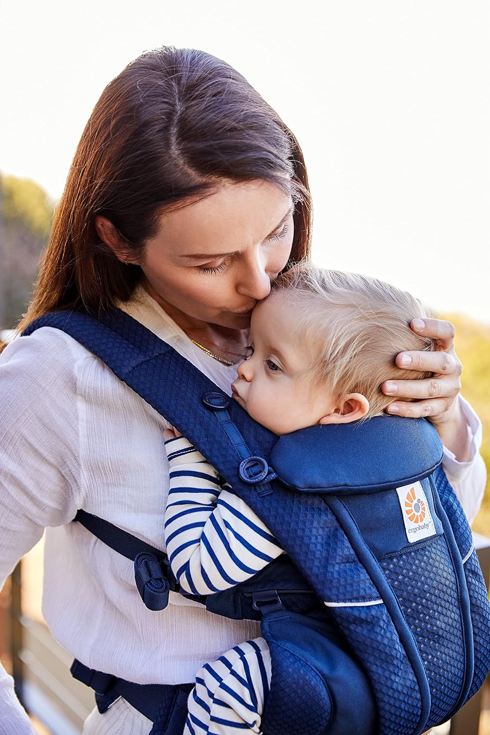 Ergobaby Omni Breeze Nosidełko dla noworodków od urodzenia do 20 kg, 4 pozycje SoftFlex Mesh Ergonomiczne nosidełko dla niemowląt Nosidełko do noszenia na plecach, Graphite Grey