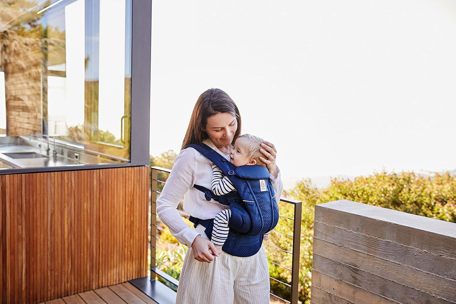 Ergobaby Omni Breeze Nosidełko dla noworodków od urodzenia do 20 kg, 4 pozycje SoftFlex Mesh Ergonomiczne nosidełko dla niemowląt Nosidełko do noszenia na plecach, Graphite Grey