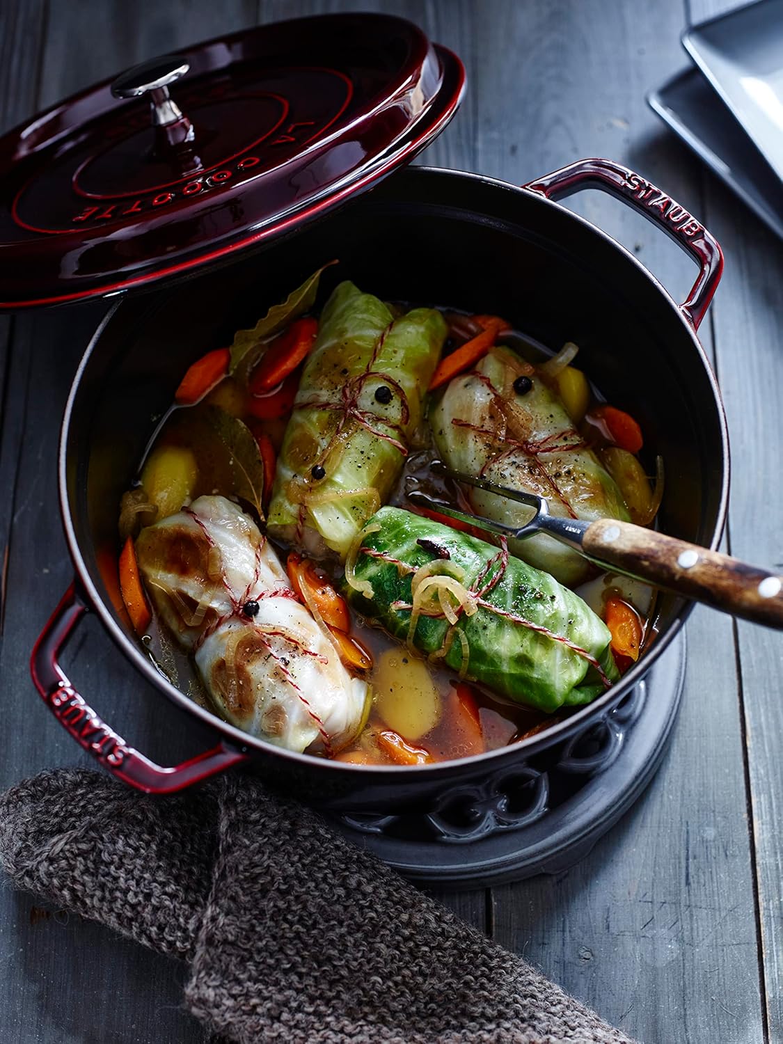 STAUB Garnek żeliwny, okrągły 28 cm, 6,7 L, Czarny